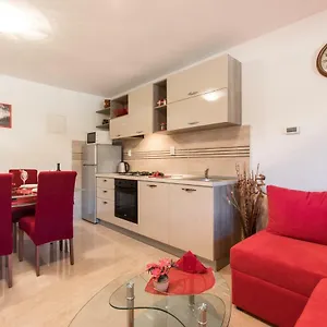  Apartment Doris